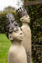 Lade das Bild in den Galerie-Viewer, Beetschlaefer Alwin und Alwine frostfest designed by Sasch-Kunsthandwerk aus Betonguss Gartendeko von Alrabi
