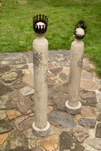 Lade das Bild in den Galerie-Viewer, Sasch Kunsthandwerk Sabine Schmidt Beetschlaefer Alwin und Ansgar von hinten Gartendeko Alrabi