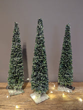 Lade das Bild in den Galerie-Viewer, Beschneiter Baum Lifestyle modern J-Line Alrabi Metall & Design