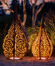 Lade das Bild in den Galerie-Viewer, Edelrostdeko mit Rosenmotiv optional mit Beleuchtung für den Garten Alrabi ArtFerrum Ferrum Art Design Gartendeko