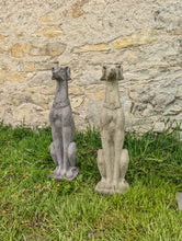 Lade das Bild in den Galerie-Viewer, Vornehme und edle Greyhound-Statue - HANDMADE aus Steinguss, naturton (frostfest bis -30 Grad)