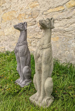 Lade das Bild in den Galerie-Viewer, Vornehme und edle Greyhound-Statue - HANDMADE aus Steinguss, naturton (frostfest bis -30 Grad)