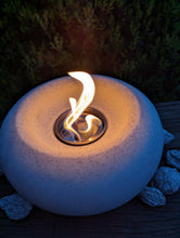 Lade das Bild in den Galerie-Viewer, Fire Bowl - Moderne Steinfeuerschale als Tischfeuer mit Bioethanolbefeuerung