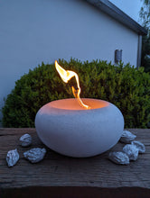 Lade das Bild in den Galerie-Viewer, Fire Bowl - Moderne Steinfeuerschale als Tischfeuer mit Bioethanolbefeuerung