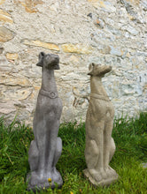 Lade das Bild in den Galerie-Viewer, Vornehme und edle Greyhound-Statue - HANDMADE aus Steinguss, naturton (frostfest bis -30 Grad)

