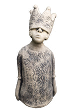 Lade das Bild in den Galerie-Viewer, Verträumte Betonguss Kronenwächterin Luise Gartenstatue Steinguss Alrabi Gartendekoration