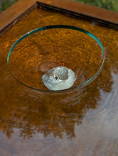 Lade das Bild in den Galerie-Viewer, WasserTisch_Sprudelbrunnen_mit_Glasplatte_Cortenstahl_LED-Beleuchtung_Gartengestaltung_Wasserspiel_Gartenlounge_Terrassendeko_Wasser im Garten
