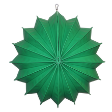 Lade das Bild in den Galerie-Viewer, Grüner wetterfester Lampion - in drei möglichen Größen