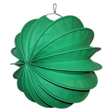 Lade das Bild in den Galerie-Viewer, Grüner wetterfester Lampion - in drei möglichen Größen