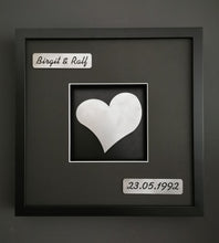 Lade das Bild in den Galerie-Viewer, 3D-Objektbilderrahmen (ca. 35 x 35 cm) mit Motiv "Herz geschwungen"