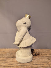 Lade das Bild in den Galerie-Viewer, Zuckersüße Ballerina in vier möglichen Varianten - HANDMADE aus Steinguss, naturton (frostfest bis -30 Grad)