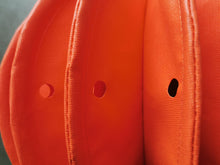 Lade das Bild in den Galerie-Viewer, Barlooons Gartenlampion orange Regenabflußlöcher Alrabi