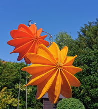 Lade das Bild in den Galerie-Viewer, Barlooon Lampions im Sommer gelb und orange Alrabi Metall & Design Barloon