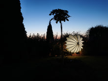 Lade das Bild in den Galerie-Viewer, Barlooon Größe M weiß Beleuchtung Wetterfester Lampion im Sonnenuntergang