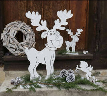 Lade das Bild in den Galerie-Viewer, Knuffiger Elchhund Fred aus Aluminium in weiß für drinnen & draußen in zwei Größen