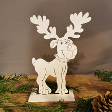 Lade das Bild in den Galerie-Viewer, Knuffiger Elchhund Fred aus Aluminium in weiß für drinnen & draußen in zwei Größen