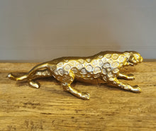 Lade das Bild in den Galerie-Viewer, Eleganter Leopard zum exklusive Akzente setzen in zwei möglichen Farben