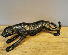 Lade das Bild in den Galerie-Viewer, Eleganter Leopard zum exklusive Akzente setzen in zwei möglichen Farben