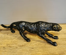 Lade das Bild in den Galerie-Viewer, Eleganter Leopard zum exklusive Akzente setzen in zwei möglichen Farben