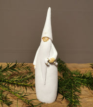 Lade das Bild in den Galerie-Viewer, Feiner glitzernder Weihnachtsmann mit kleinem Herz, schneeweiß mit goldenen Akzenten in zwei Ausführungen