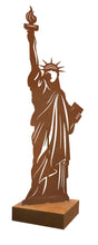 Lade das Bild in den Galerie-Viewer, Edelrost-Freiheitsstatue für den "American Way of Life" und das Gefühl von Weite und Freiheit in 200 cm Höhe
