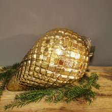 Lade das Bild in den Galerie-Viewer, Edle und außergewöhnliche sehr große Glaszapfen in antik silber-gold in zwei Größen