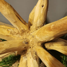 Lade das Bild in den Galerie-Viewer, Wunderschöner 3D-Stern aus Holz, Treibholzunikat für drinnen &amp; draußen
