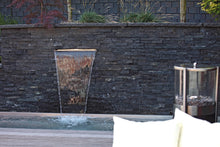 Lade das Bild in den Galerie-Viewer, Oase Waterfall Illumination 60: LED-Leiste 600 mm zur Montage in den Wasserschütten unserer Wasserwände