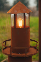 Lade das Bild in den Galerie-Viewer, Edelrost-Leuchtturm ca. 116 cm hoch (wahlweise mit oder ohne Lampenfassung) für maritimes Flair