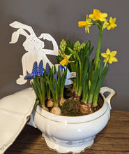 Lade das Bild in den Galerie-Viewer, Lustiger und origineller Hase zum Stecken in weiß aus Aluminium für drinnen & draußen