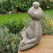 Lade das Bild in den Galerie-Viewer, Großer und schwerer Meditations-Frosch zum Entspannen im Naturton HANDMADE aus Steinguss (frostfest -30 Grad)