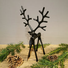 Lade das Bild in den Galerie-Viewer, Modernes Rentier schwarz mit imposantem Geweih