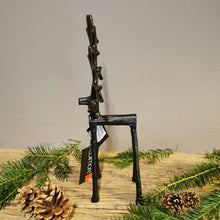 Lade das Bild in den Galerie-Viewer, Modernes Rentier schwarz mit imposantem Geweih