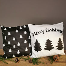 Lade das Bild in den Galerie-Viewer, "Merry Christmas" Motiv-Samtkissen in weiß-schwarz super für Mix & Match-Deko, 45 x 45 (Hülle inkl. Inlett)
