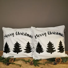 Lade das Bild in den Galerie-Viewer, "Merry Christmas" Motiv-Samtkissen in weiß-schwarz super für Mix & Match-Deko, 45 x 45 (Hülle inkl. Inlett)