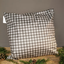 Lade das Bild in den Galerie-Viewer, Moderner ChaletChic: Samtkissen mit Hirschkopf in grau kariert, 45 x 45 (Hülle inkl. Inlett)