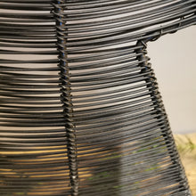 Lade das Bild in den Galerie-Viewer, Stylischer Weihnachtsbaum aus Metall in Schwarz in zwei Größen