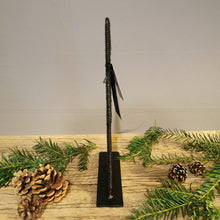 Lade das Bild in den Galerie-Viewer, Stylischer Weihnachtsbaum aus Metall in Schwarz in zwei Größen