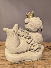 Lade das Bild in den Galerie-Viewer, Zuckersüße Ballerina in vier möglichen Varianten - HANDMADE aus Steinguss, naturton (frostfest bis -30 Grad)