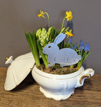 Lade das Bild in den Galerie-Viewer, Putziger Hase zum Stecken in Aluminium naturfarben für drinnen & draußen