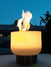 Lade das Bild in den Galerie-Viewer, QTable - Quarzglasschale als Tischfeuer - Wärme und Atmosphäre pur mit Bioethanolbefeuerung