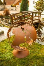Lade das Bild in den Galerie-Viewer, Edelrost-Weltkugel XXL, drehbar, eine ausgefallene Gartendeko z.B. für Weltenbummler
