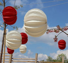 Lade das Bild in den Galerie-Viewer, Barlooon Wetterfeste Lampions weiß rot Gartenträume Alrabi