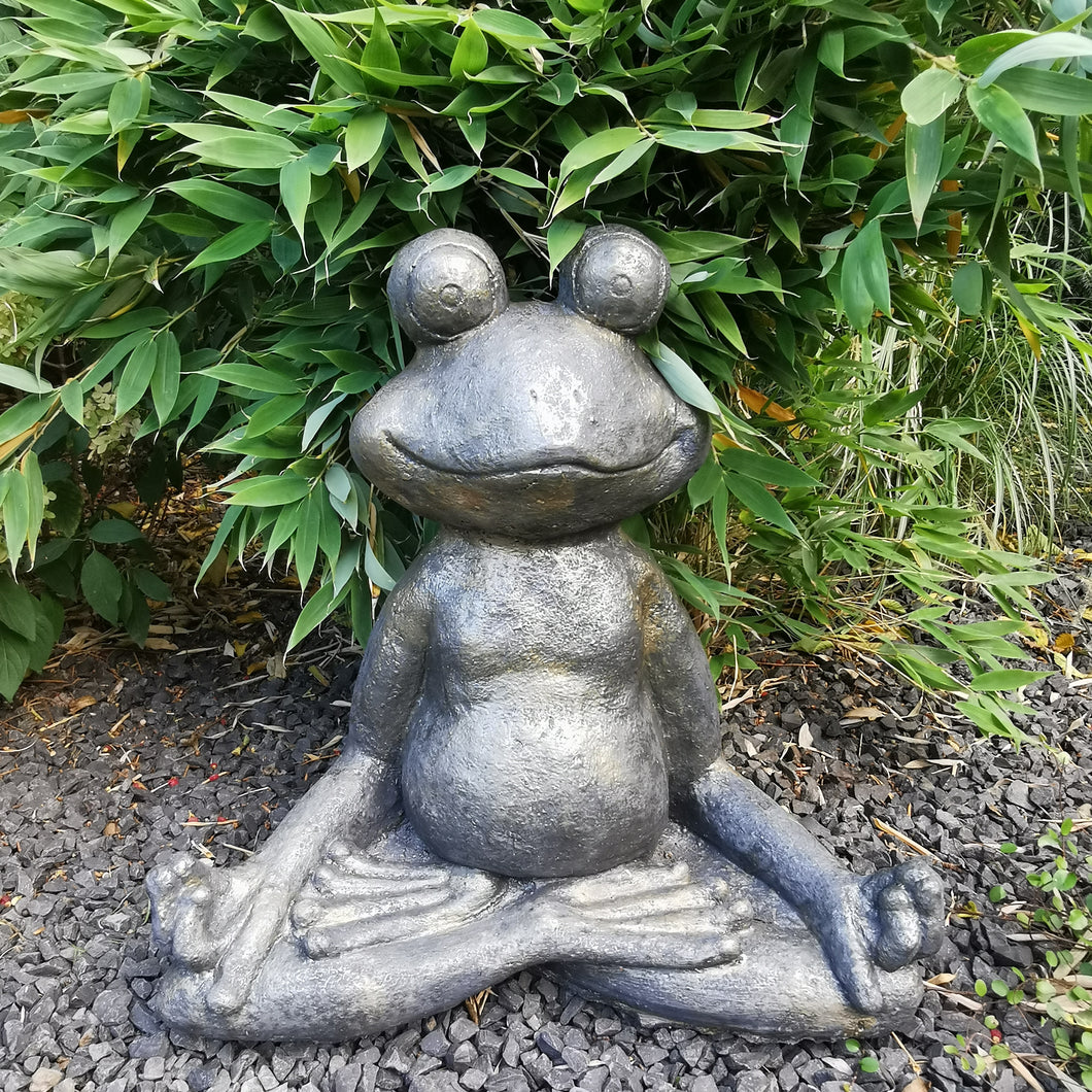 Großer und schwerer Meditations-Frosch zum Entspannen mit anthrazit-goldener Patina HANDMADE aus Steinguss (frostfest -30 Grad)