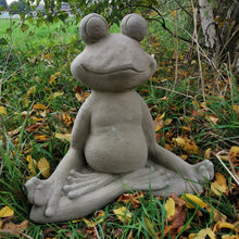 Lade das Bild in den Galerie-Viewer, Großer und schwerer Meditations-Frosch zum Entspannen im Naturton HANDMADE aus Steinguss (frostfest -30 Grad)
