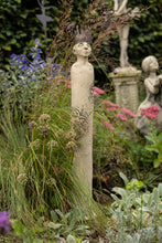 Lade das Bild in den Galerie-Viewer, Frostfest Gartenstatue Steinguss Beetschlaefer Alwin Gartendeko Alrabi Metall &amp; Design
