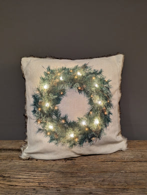 Kissen Weihnachtskissen mit LED-Beleuchtung LED Xmas Exner Alrabi Metall & Design 45x45 Kissen mit gruenem Kranz