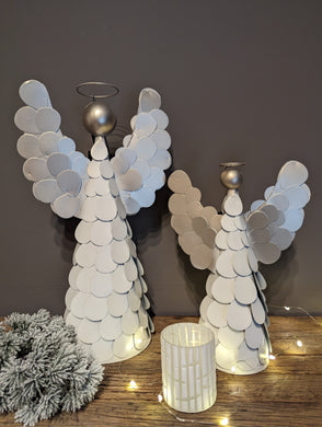 Moderne metallische Engel von Colmore mit Metallplättchen in weiß silber Lifestyle Wohndekoration Alrabi Metall & Design