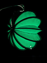 Lade das Bild in den Galerie-Viewer, Grüner wetterfester Lampion - in drei möglichen Größen
