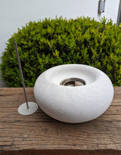 Lade das Bild in den Galerie-Viewer, Fire Bowl von Leeff - Moderne Steinfeuerschale als Tischfeuer mit Bioethanolbefeuerung
